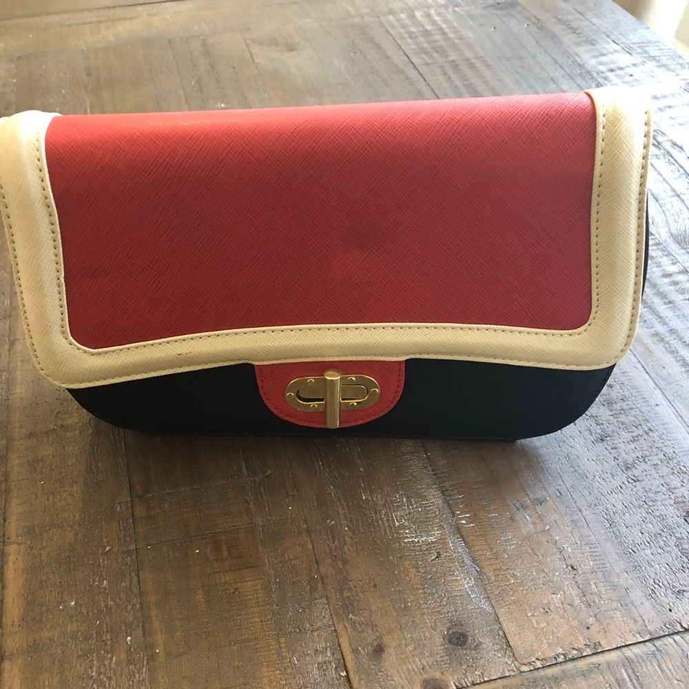 ✅ Small Clutch